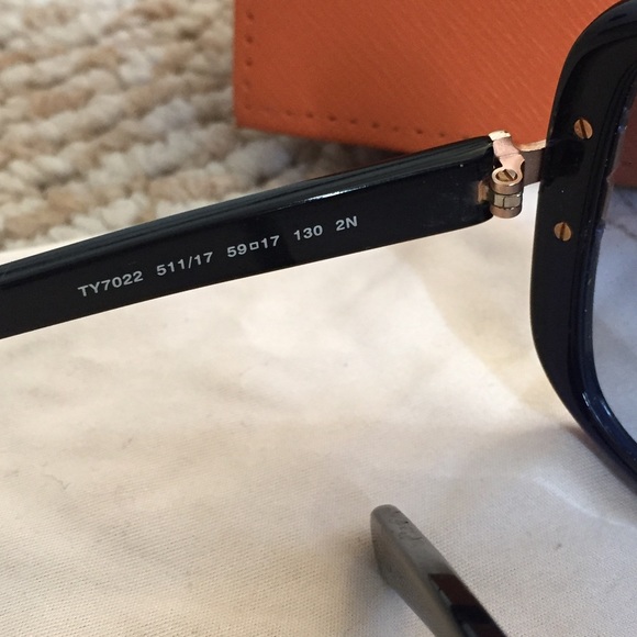 TORY BURCH SUNGLASSES Navy Blue Gold Tone Logo - Picture 5 of 8